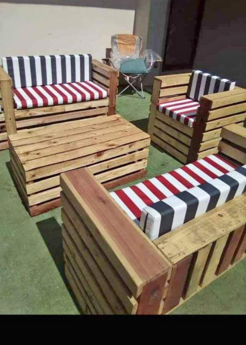 6  Patio Set With Cushions R5 500